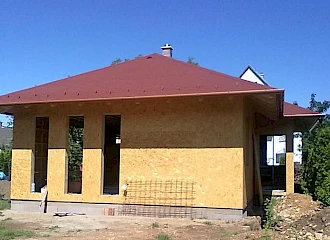 Faszerkezetes családi ház: a nyílászárók beépítése előtt