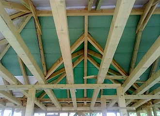 Faszerkezetes családi ház: a tetőszerkezet és a födémszerkezet is elkészült