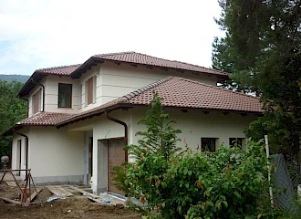 Korszerű és családias lakóépület: közeledik a családi ház építésének a befejezése